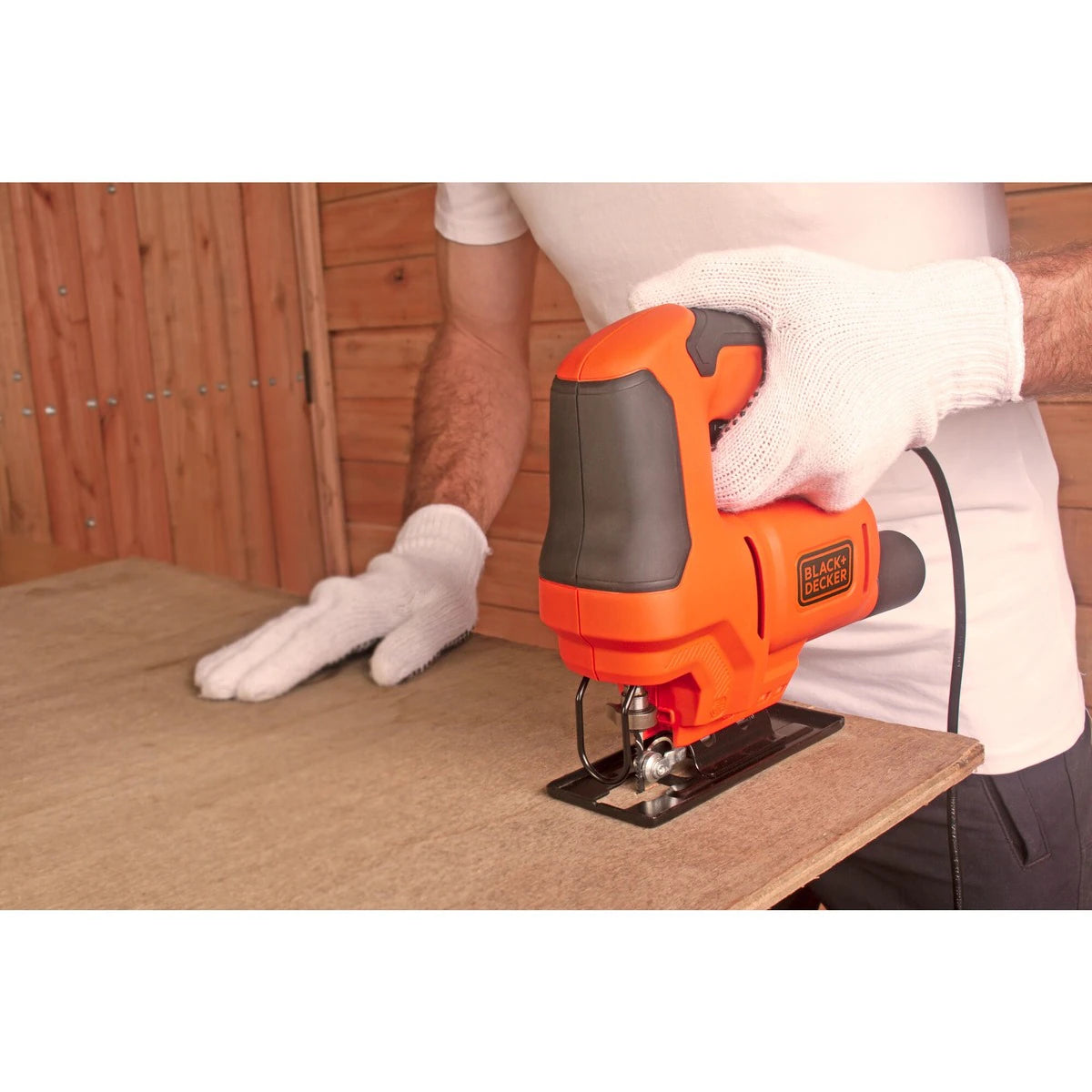 Serra de recortes Black&Decker BES602-QS 400W 18mm com uma lâmina de serra