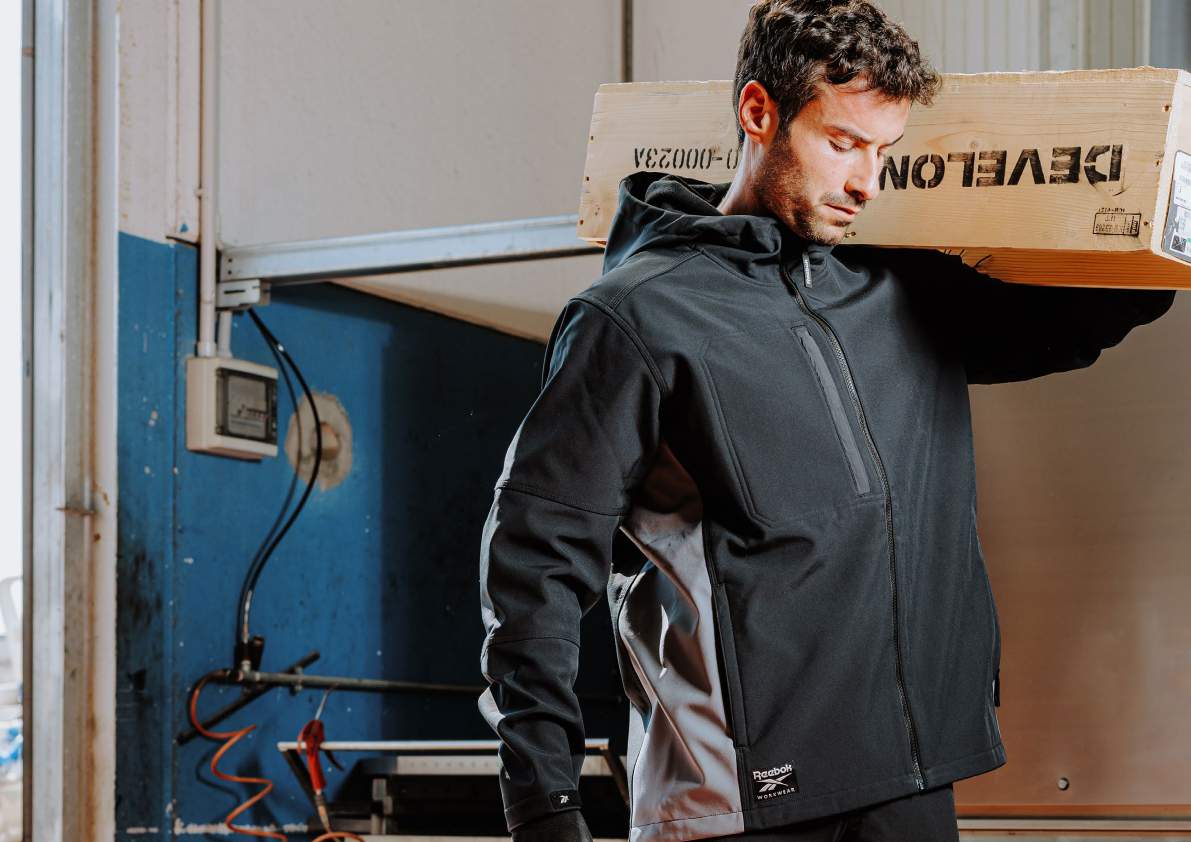 Casaco com capuz em tecido técnico de três capas da Reebok