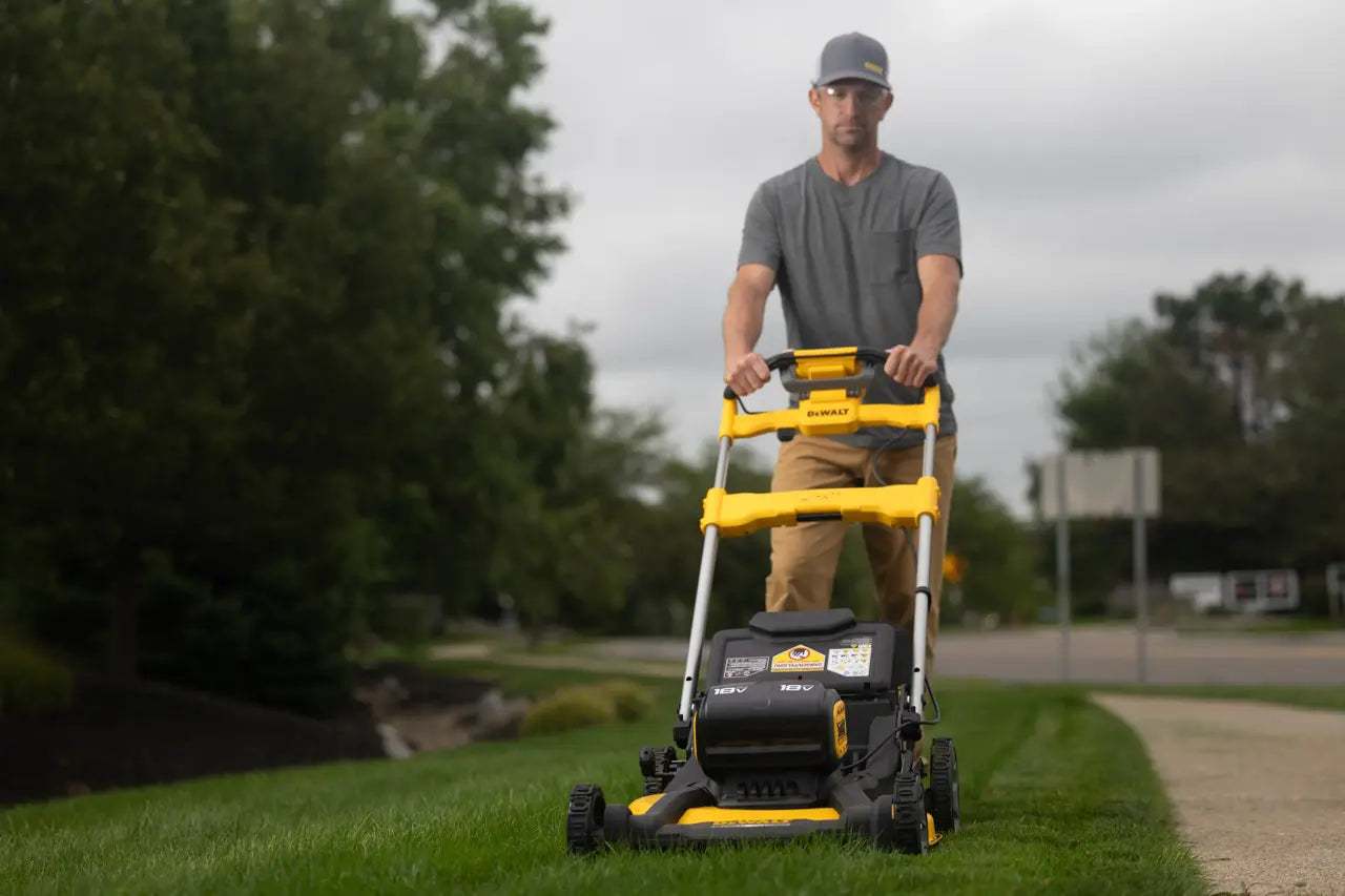 Corta-relva autopropelido sem escovas Dewalt DCMWSP156N XR 18V 53cm