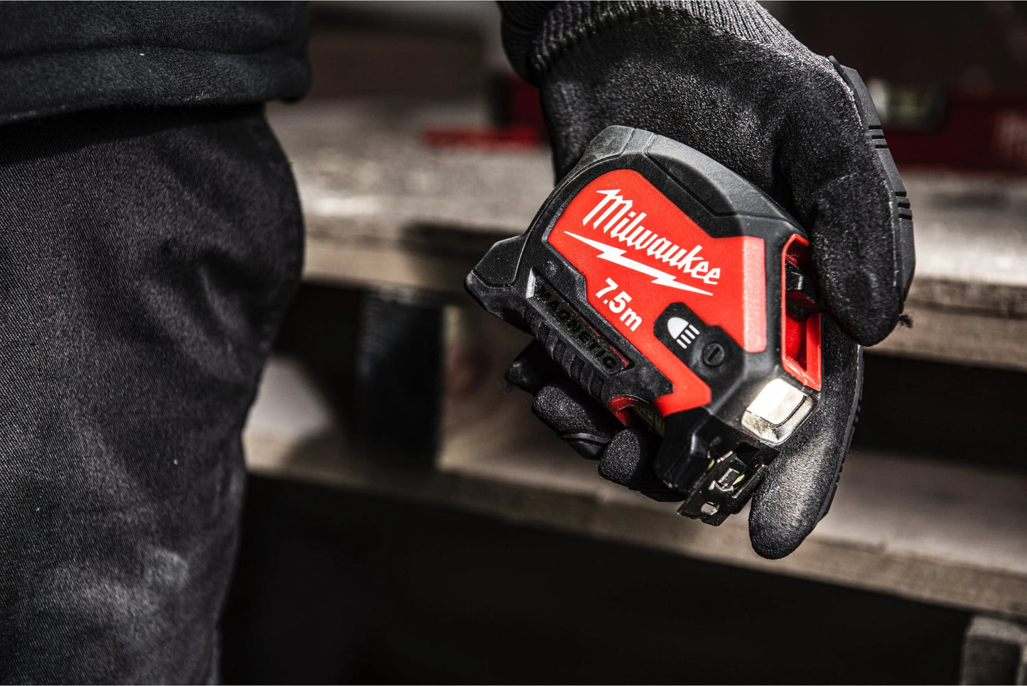 Fita métrica LED magnética de 7,5 m Milwaukee