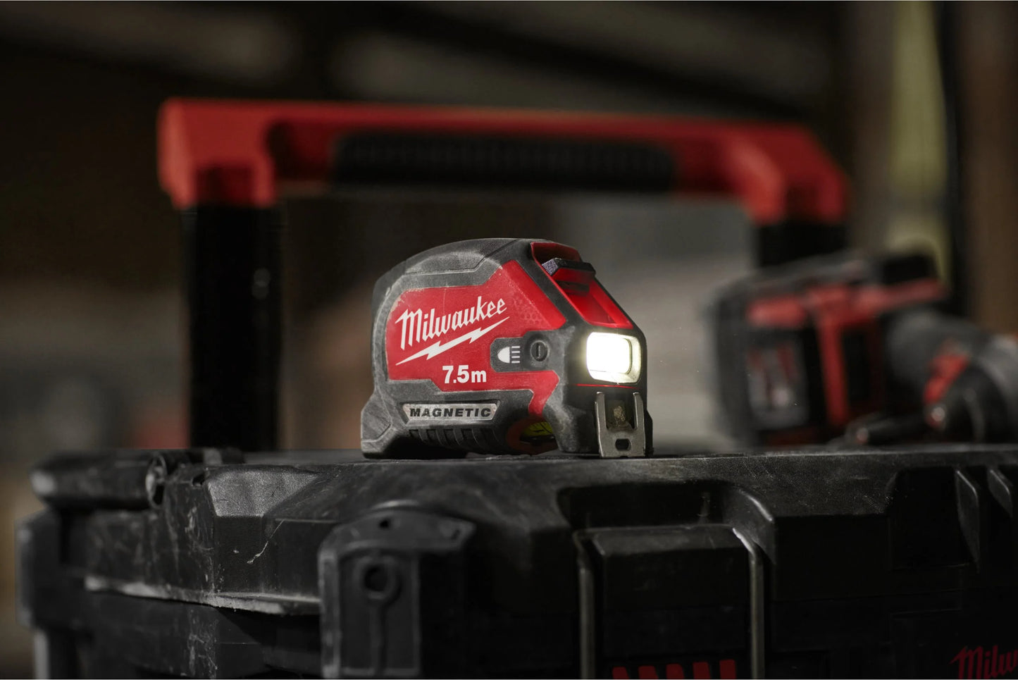 Fita métrica LED magnética de 7,5 m Milwaukee