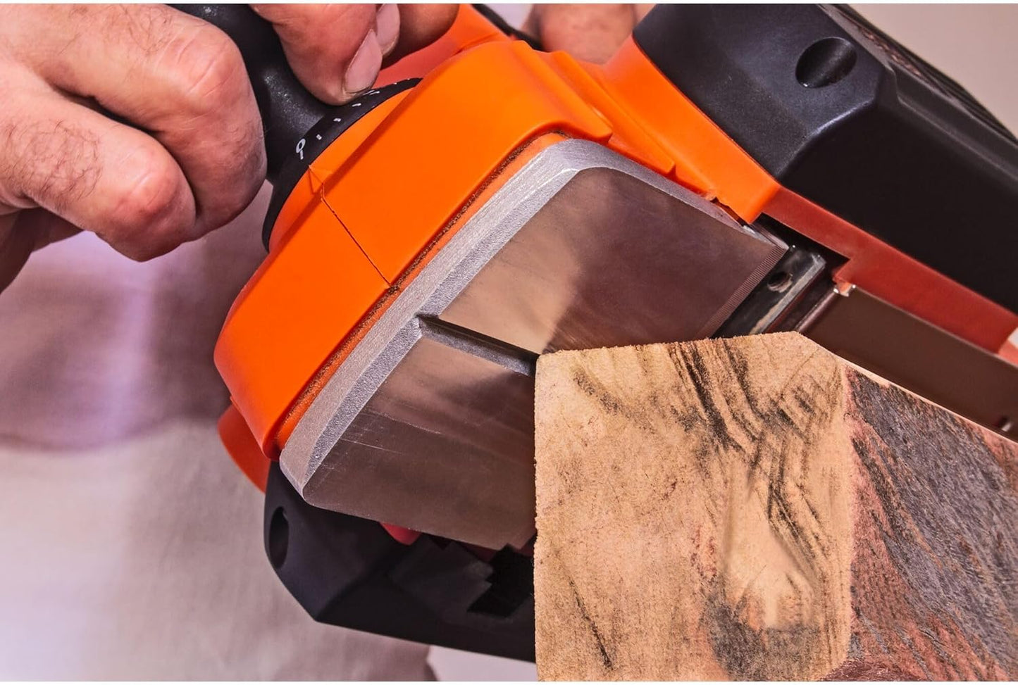 Plainadora elétrica Black+Decker BEW712-QS de 710 W