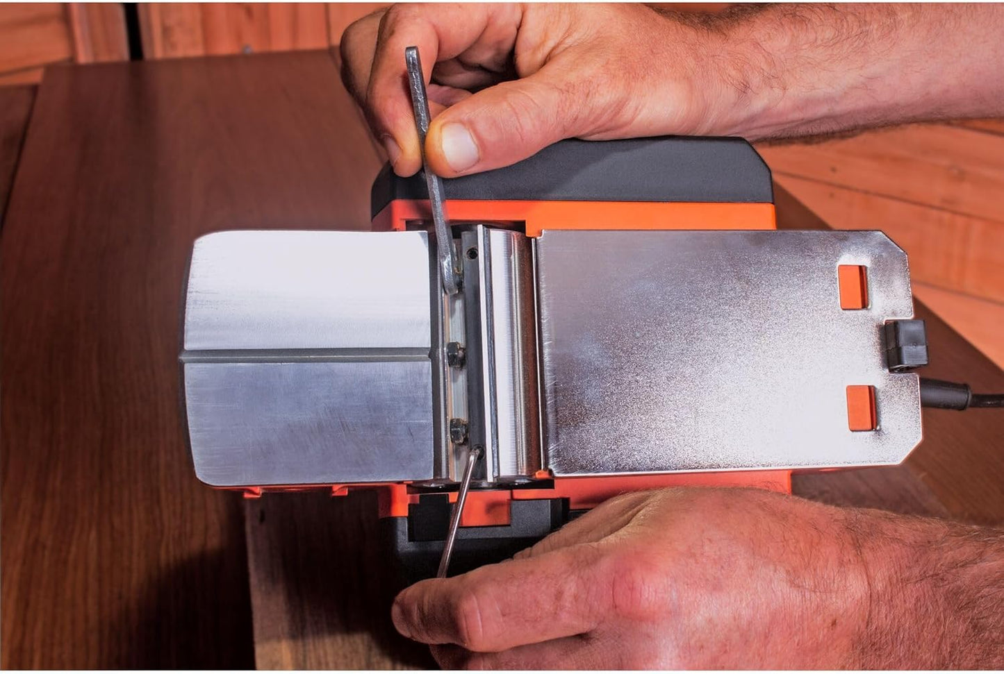 Plainadora elétrica Black+Decker BEW712-QS de 710 W
