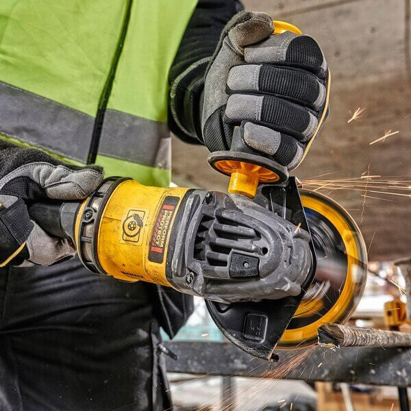 Mini-amoladora sin escobillas XR FLEXVOLT 54V/18V 125mm con 2 baterías 6Ah y maletin Dewalt DCG418T2