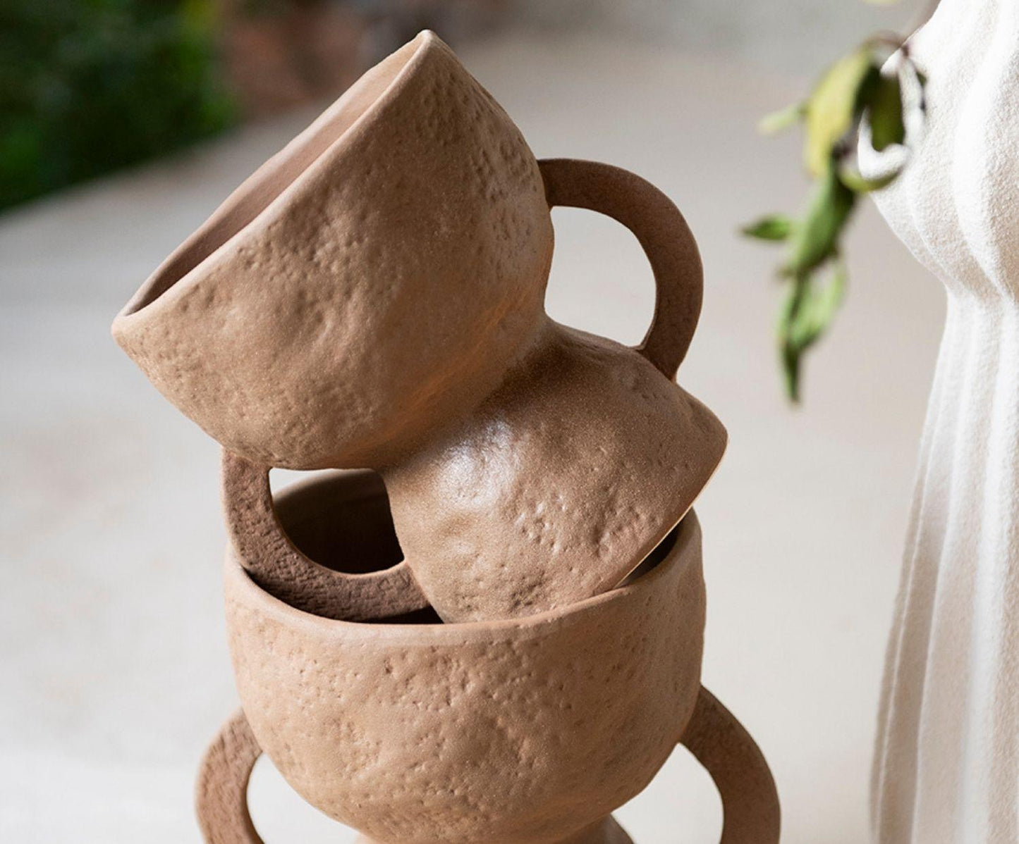 Vaso troféu em cerâmica castanha Migori Andrea House