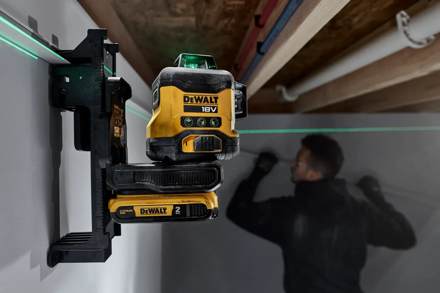 Kit de nível laser VERDE de 3 linhas 360° XR 18 V + berbequim com percussão XR 18 V + 2 baterias de 2 Ah + carregador + mala Dewalt DCLE34031N