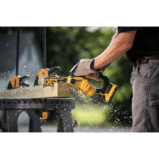 Sierra de Poda XR 18V 20cm + batería 5Ah + Cargador Dewalt DCMPS520P1