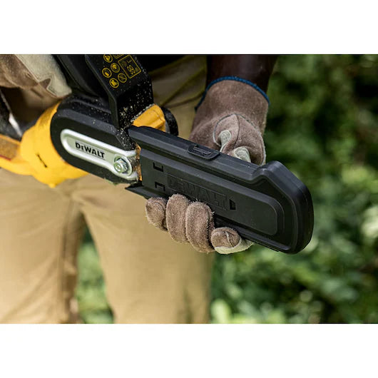 Sierra de Poda XR 18V 20cm + batería 5Ah + Cargador Dewalt DCMPS520P1