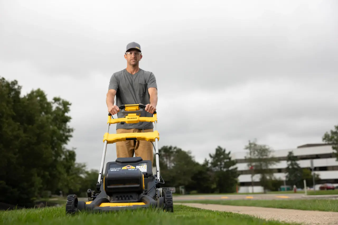 Corta-relva autopropelido sem escovas Dewalt DCMWSP156N XR 18V ​​​​53cm