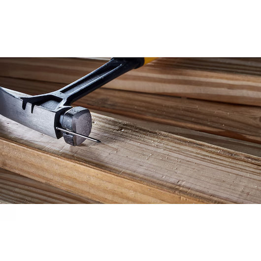 Martelo de 570 g para retirar pregos em cofragens Dewalt DWHT51004-0