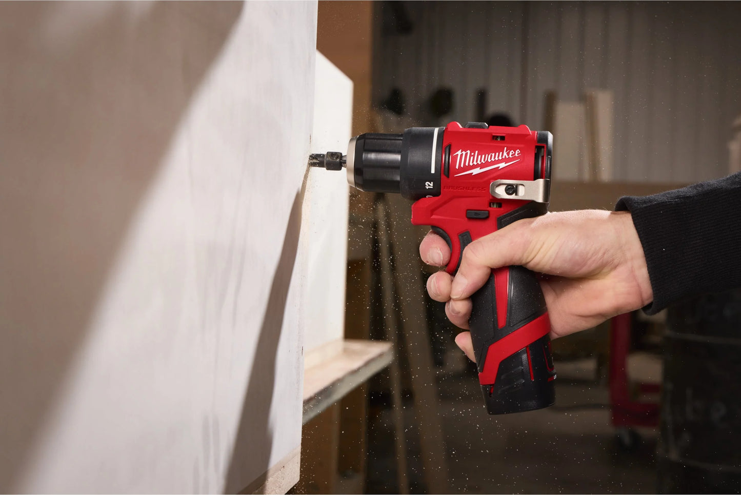 Taladro atornillador + 2bat 2.0Ah + Cargador + Maletín Milwaukee M12 BLDDRC-202C