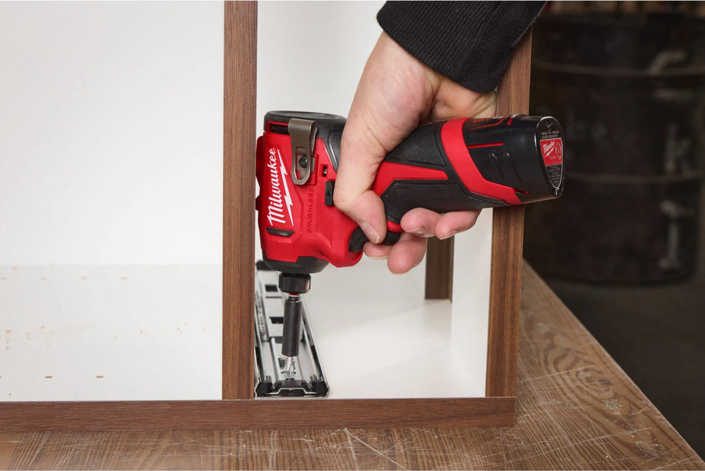 Atornillador de impacto subcompacto M12 1/4" hex 124Nm Milwaukee M12 BLIDRC-0