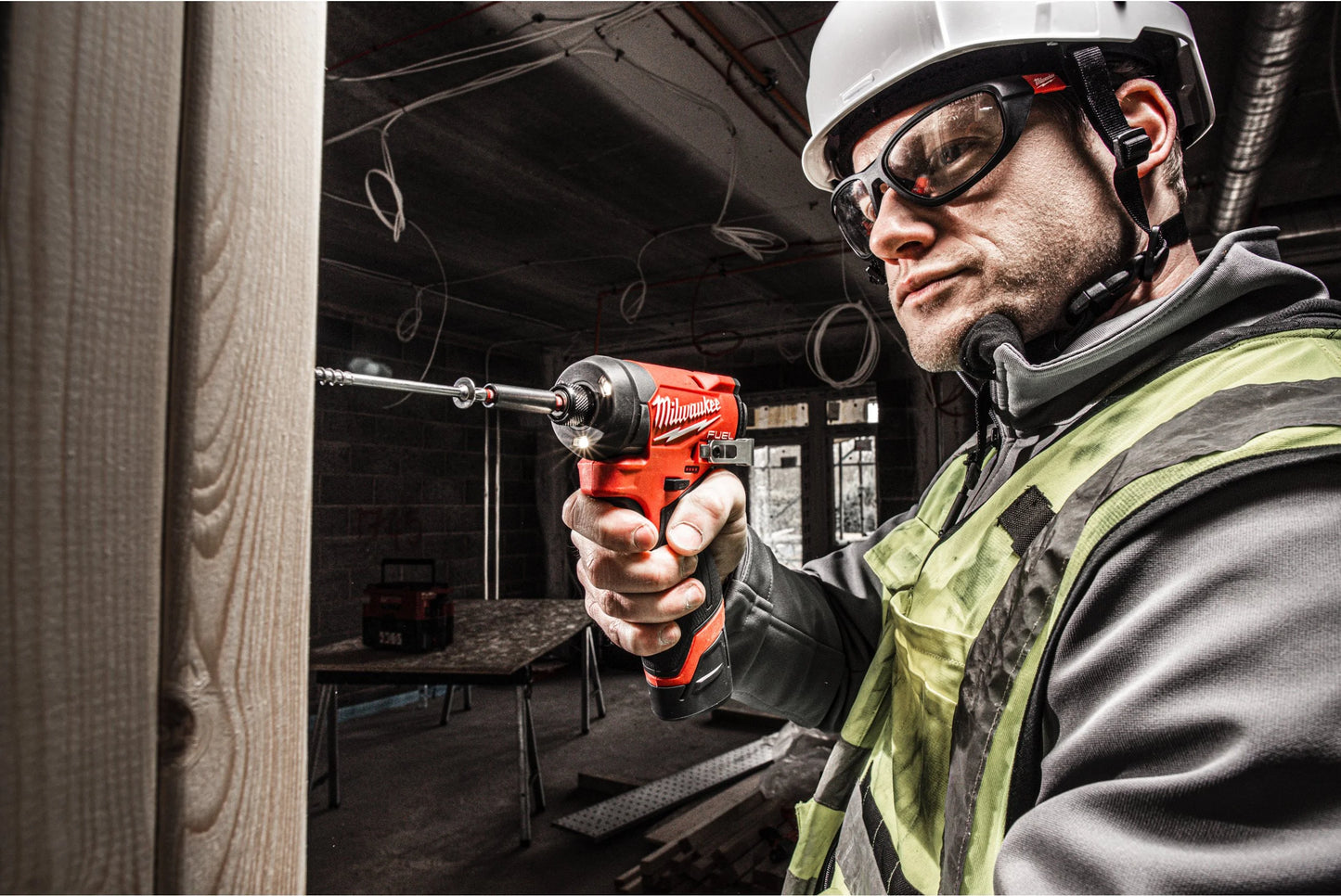 Powerpack berbequim de impacto + aparafusadora de impacto + 2 baterias de 4,0 Ah + carregador + mala Milwaukee M12 FPP2A2-402X