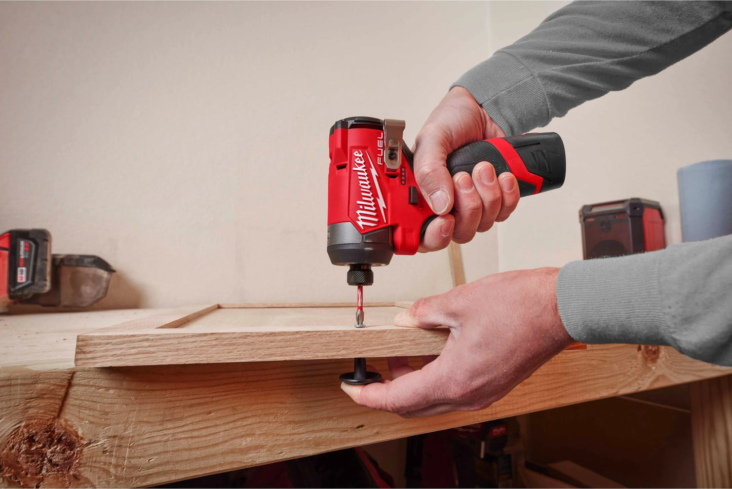 Powerpack berbequim de impacto + aparafusadora de impacto + 2 baterias de 4,0 Ah + carregador + mala Milwaukee M12 FPP2A2-402X