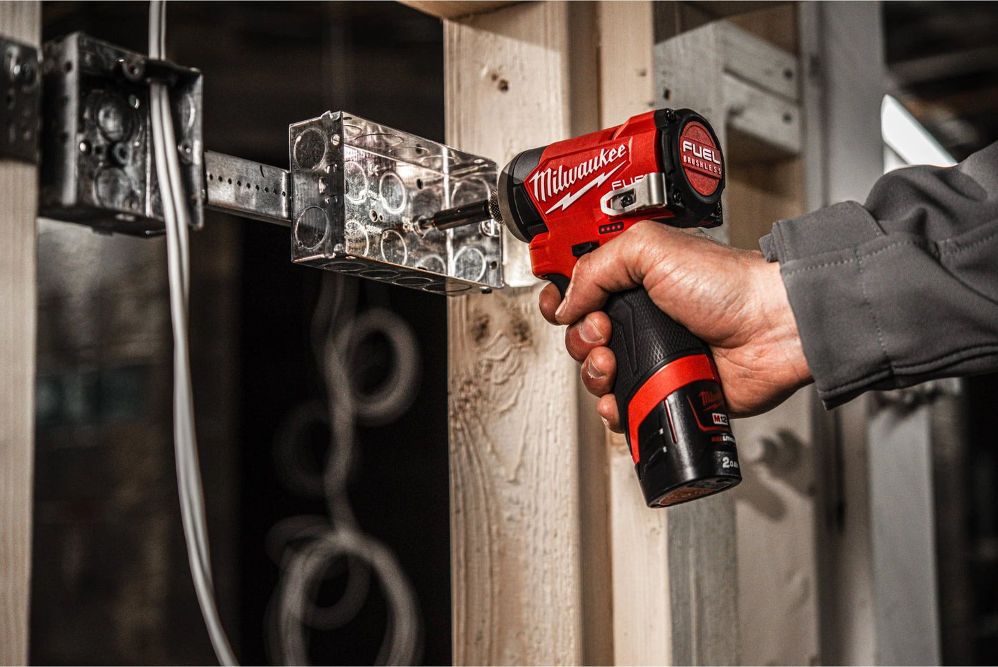Powerpack berbequim de impacto + aparafusadora de impacto + 2 baterias de 4,0 Ah + carregador + mala Milwaukee M12 FPP2A2-402X