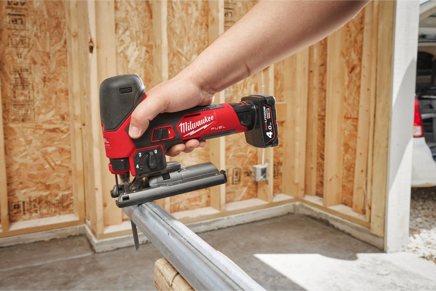 Serra tico-tico subcompacta M12 Fuel + bateria de 2 Ah + bateria de 4 Ah + carregador + mala Milwaukee M12 FJS-422X