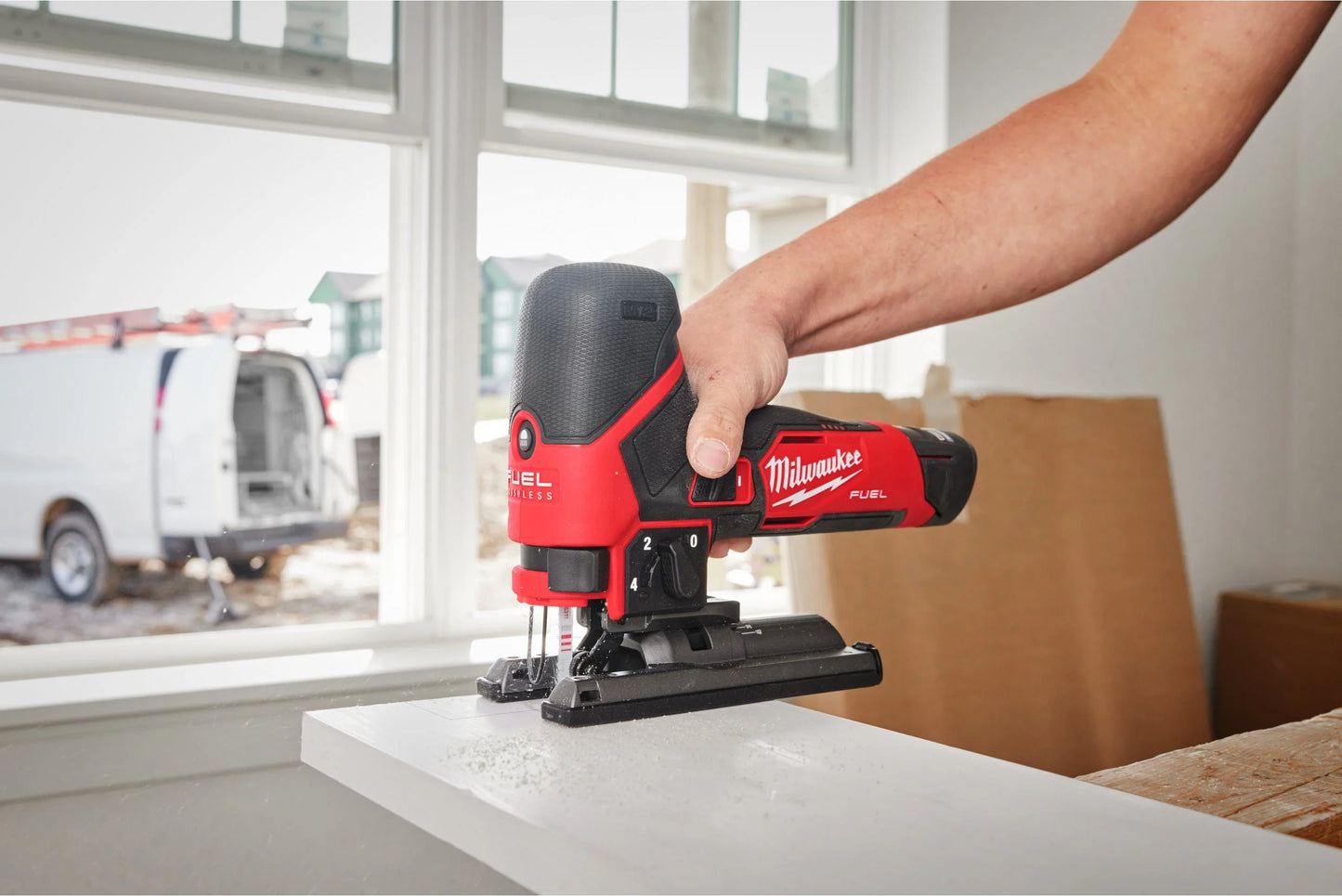 Serra tico-tico subcompacta M12 Fuel + bateria de 2 Ah + bateria de 4 Ah + carregador + mala Milwaukee M12 FJS-422X