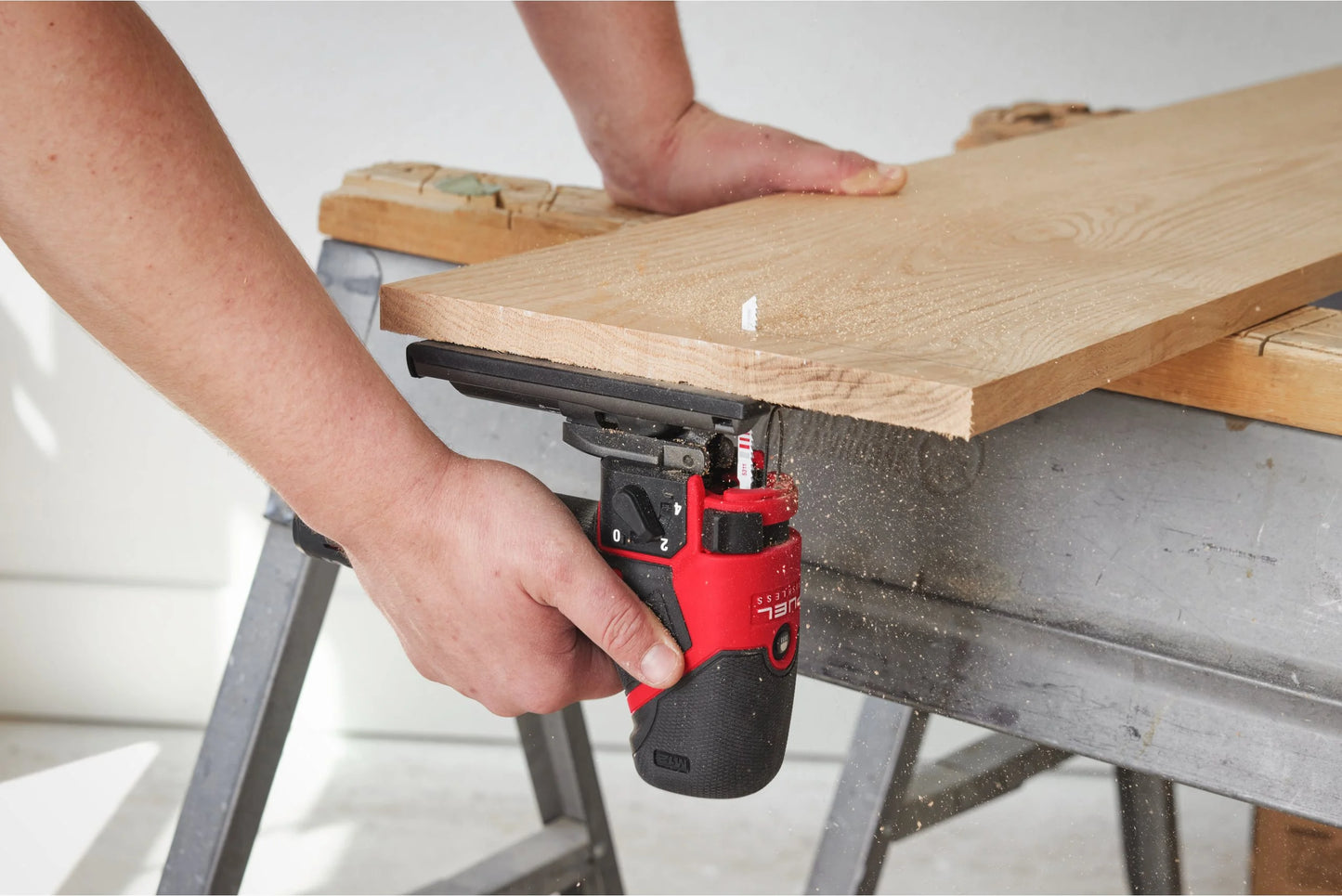 Serra tico-tico subcompacta M12 Fuel + bateria de 2 Ah + bateria de 4 Ah + carregador + mala Milwaukee M12 FJS-422X