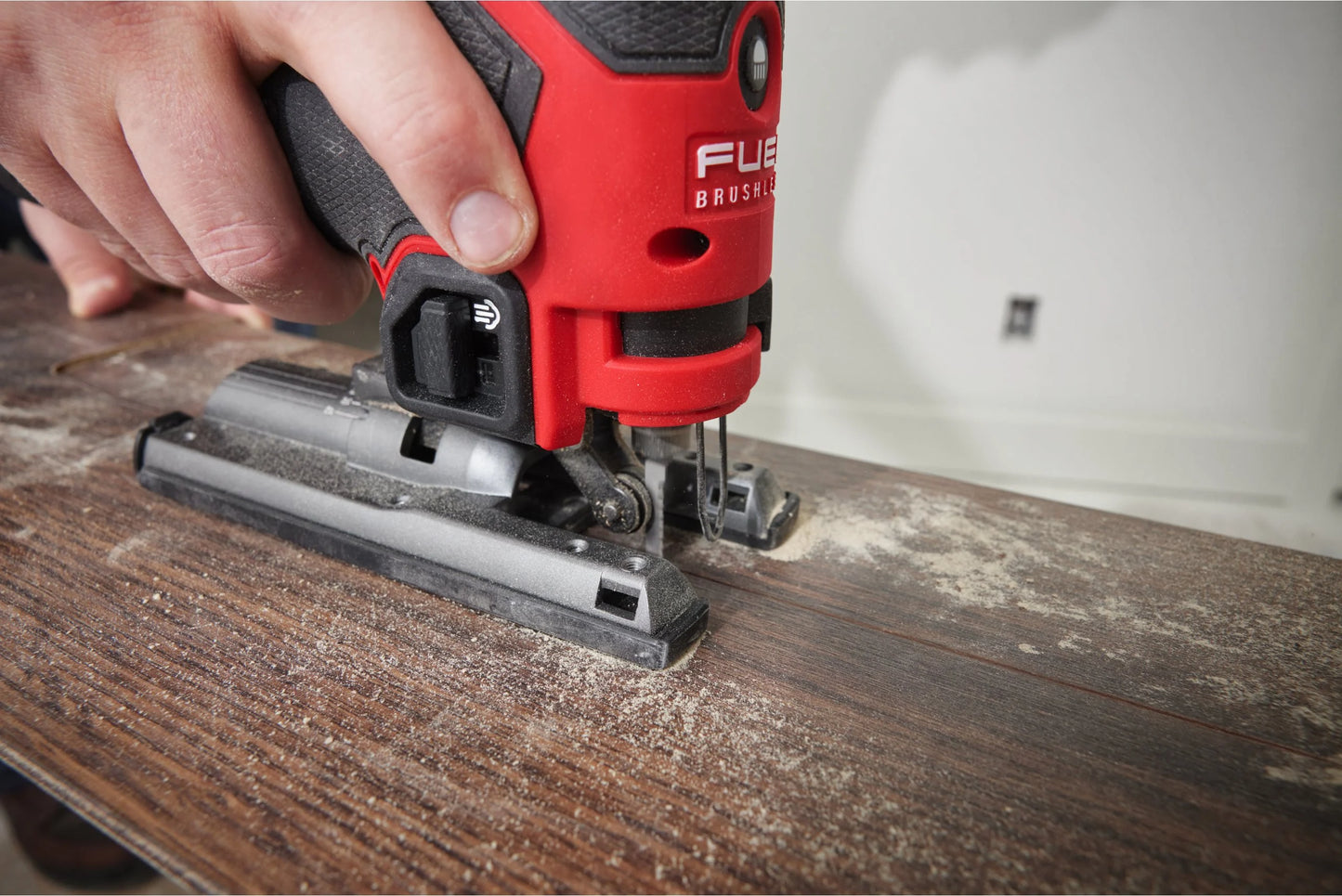 Serra tico-tico subcompacta M12 Fuel + bateria de 2 Ah + bateria de 4 Ah + carregador + mala Milwaukee M12 FJS-422X