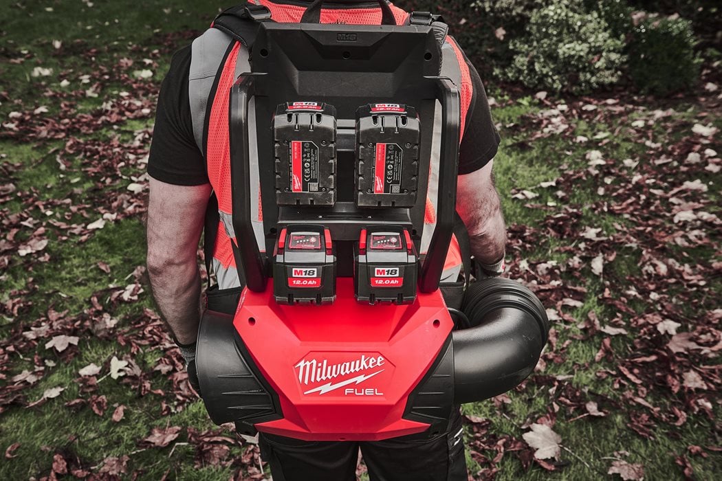 Ventilador de mochila de combustível M18 + 2bat + carregador multiporta Milwaukee M18 F2BPB-124