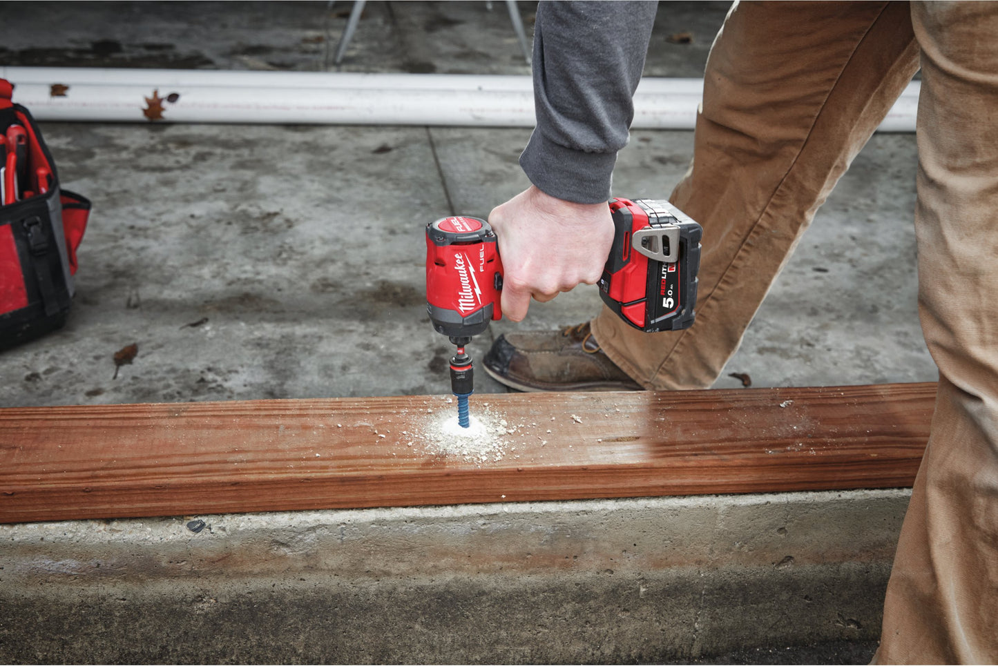 Aparafusadora de impacto M18 Fuel ¼″ hexagonal + 2 baterias de 5 Ah + carregador + mala Milwaukee M18 FID3-502X