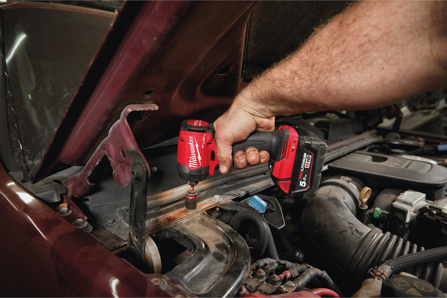 Aparafusadora de impacto M18 Fuel ¼″ hexagonal + 2 baterias de 5 Ah + carregador + mala Milwaukee M18 FID3-502X