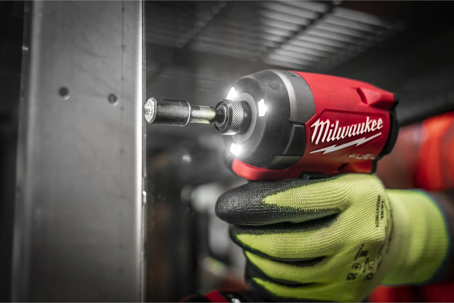 Aparafusadora de impacto M18 Fuel ¼″ hexagonal + 2 baterias de 5 Ah + carregador + mala Milwaukee M18 FID3-502X