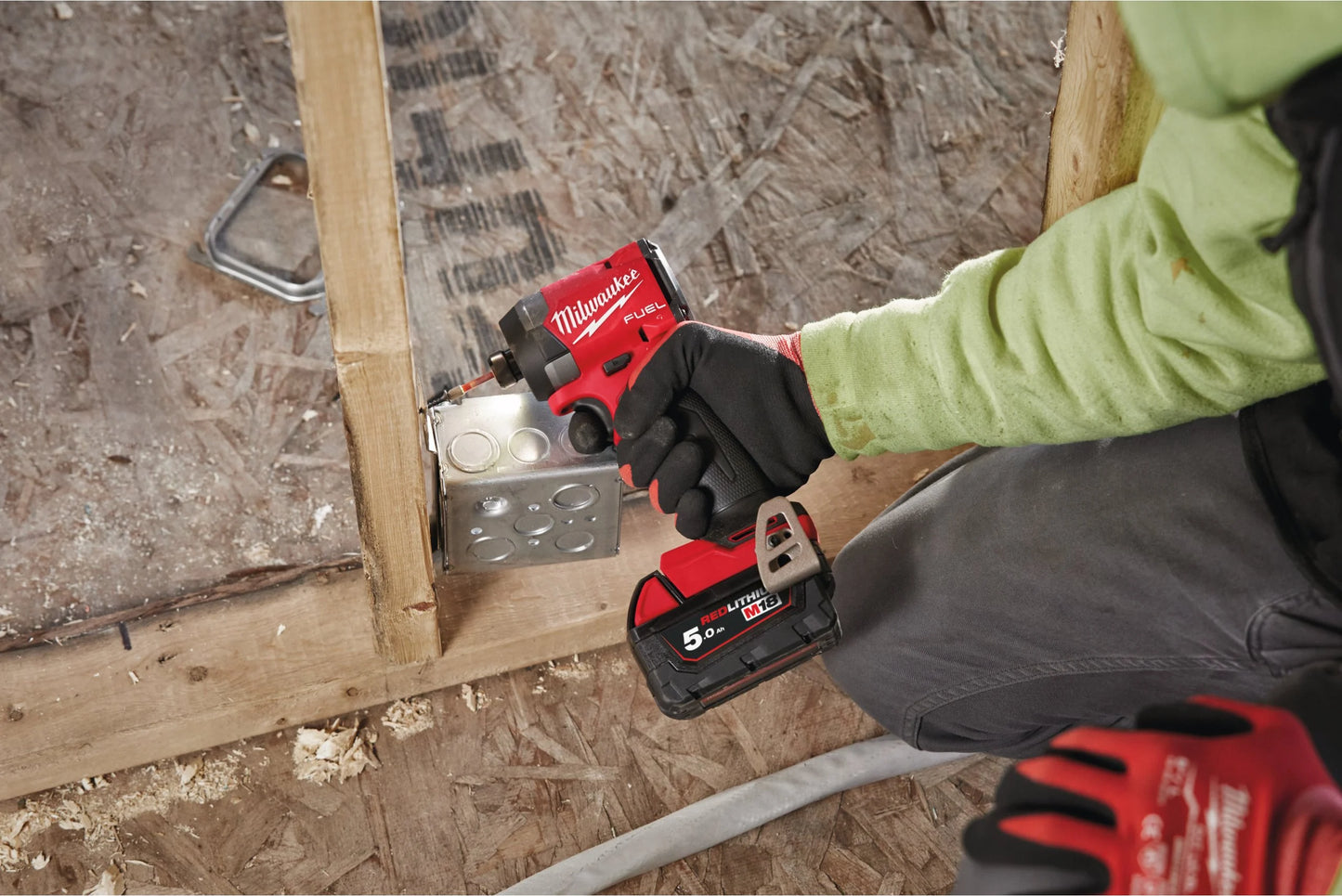 Aparafusadora de impacto M18 Fuel ¼″ hexagonal + 2 baterias de 5 Ah + carregador + mala Milwaukee M18 FID3-502X
