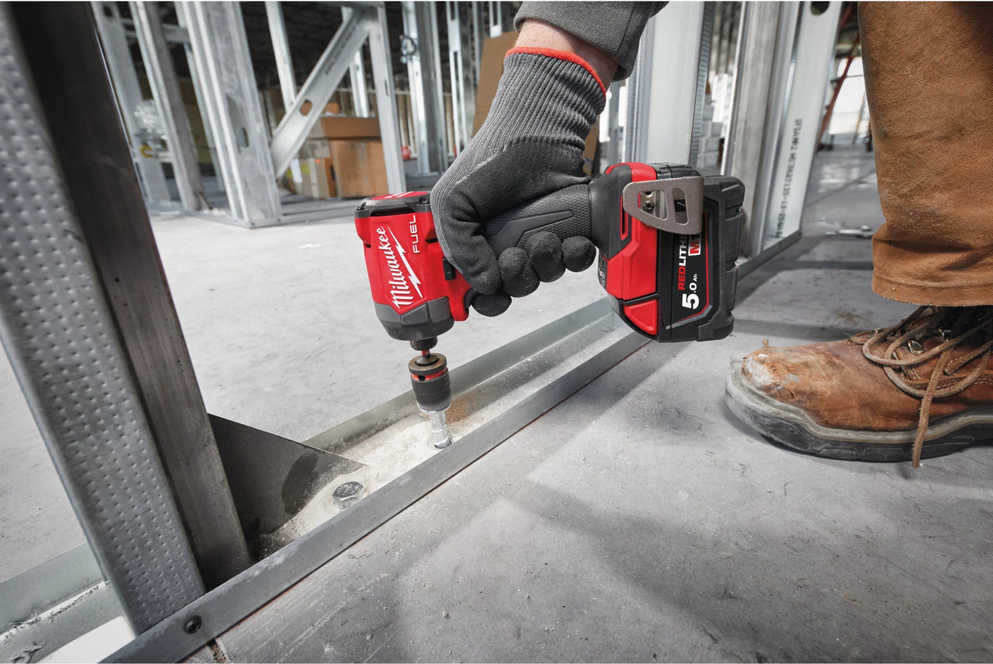 Aparafusadora de impacto M18 Fuel ¼″ hexagonal + 2 baterias de 5 Ah + carregador + mala Milwaukee M18 FID3-502X