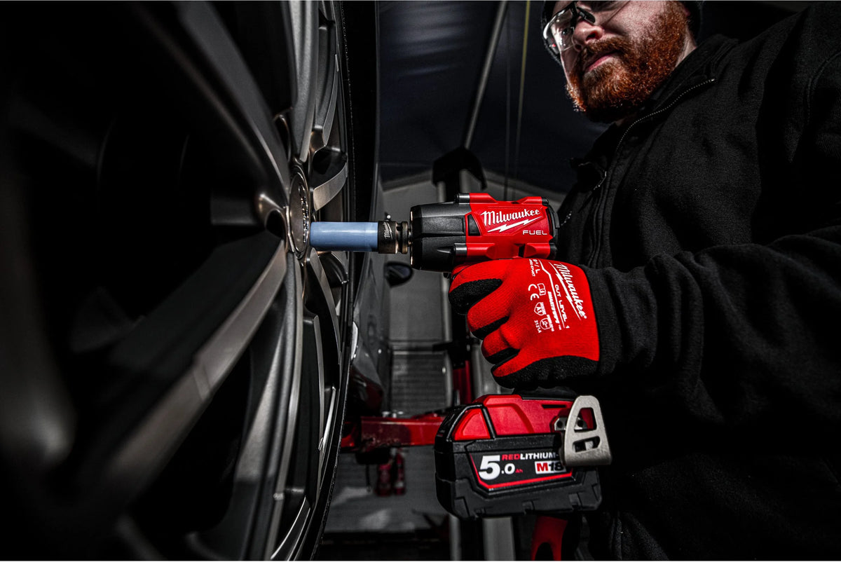 Chave de impacto de torque médio M18 FUEL 1/2" Com anel de fricção Milwaukee M18 FMTIW2F12-502X