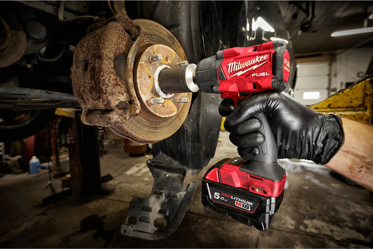 Chave de impacto de torque médio M18 FUEL 1/2" Com anel de fricção Milwaukee M18 FMTIW2F12-502X