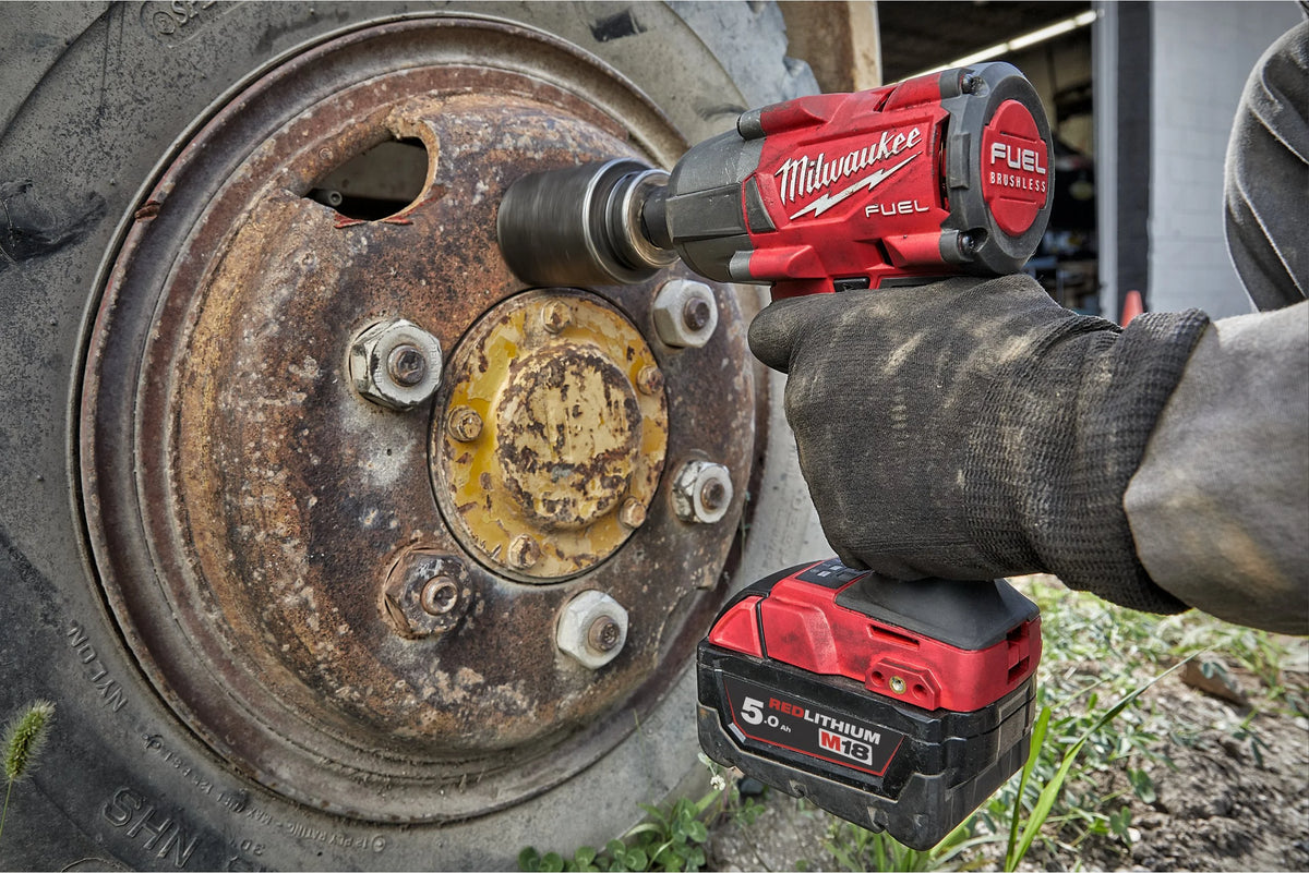 Chave de impacto de torque médio M18 FUEL 1/2" Com anel de fricção Milwaukee M18 FMTIW2F12-502X