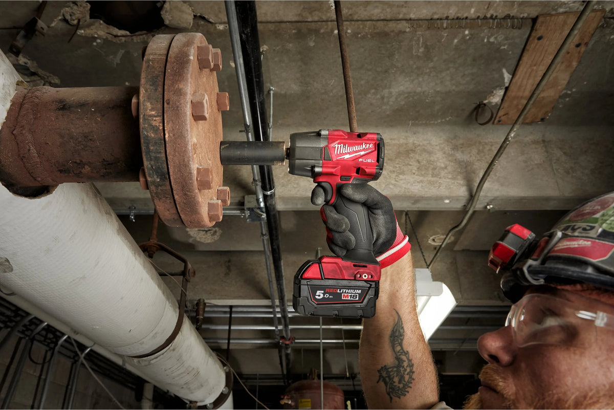 Chave de impacto de torque médio M18 FUEL 1/2" Com anel de fricção Milwaukee M18 FMTIW2F12-502X