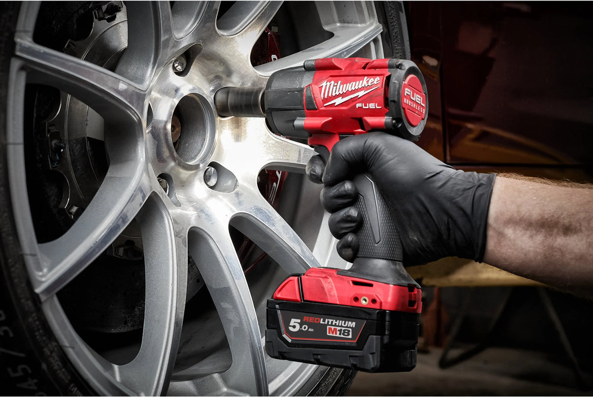 Chave de impacto de torque médio M18 FUEL 1/2" Com anel de fricção Milwaukee M18 FMTIW2F12-502X