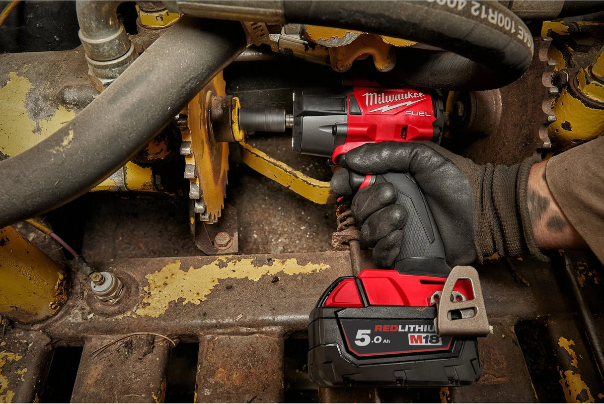 Chave de impacto de torque médio M18 FUEL 1/2" Com anel de fricção Milwaukee M18 FMTIW2F12-502X