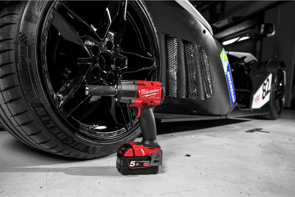 Chave de impacto de torque médio M18 FUEL 1/2" Com anel de fricção Milwaukee M18 FMTIW2F12-502X
