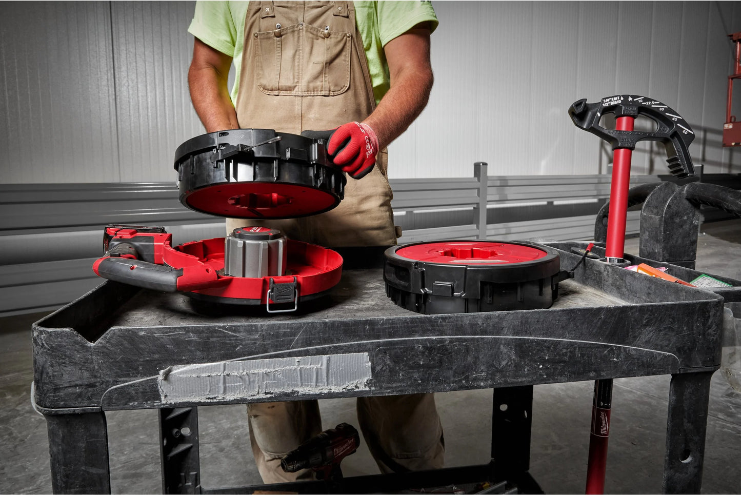 Passa-cabos de aço M18 Fuel + 2 baterias de 2 Ah + carregador Milwaukee M18 FPFT-202 36 m ST SET