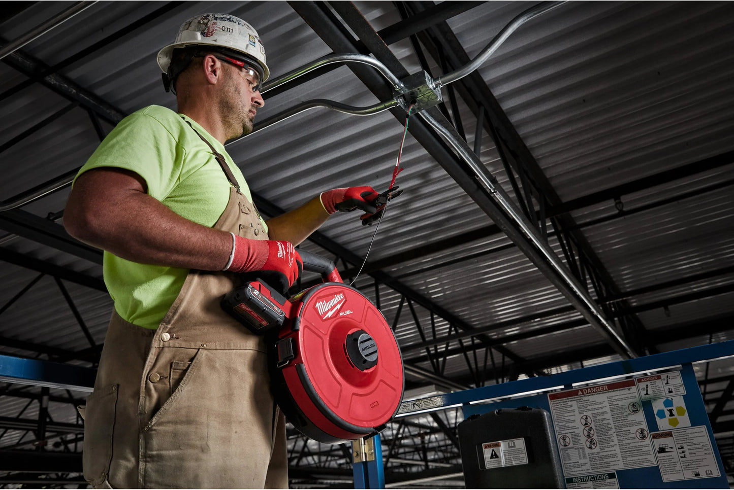 Passa-cabos de aço M18 Fuel + 2 baterias de 2 Ah + carregador Milwaukee M18 FPFT-202 36 m ST SET