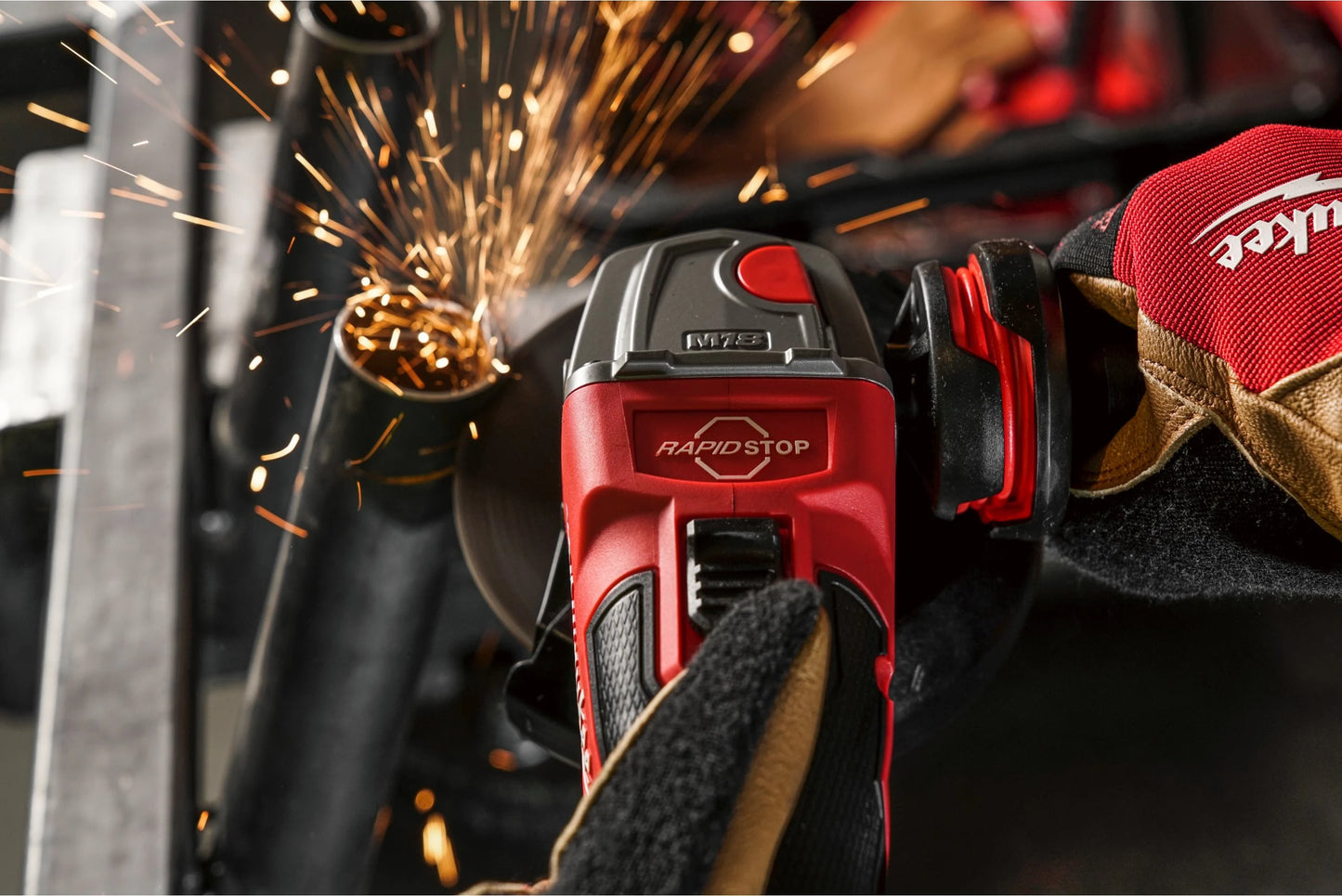Rebarbadora angular M18 de 125 mm com travão e interruptor de botão + 2 baterias de 5 Ah + carregador + mala Milwaukee M18 FSAG125XB-502X