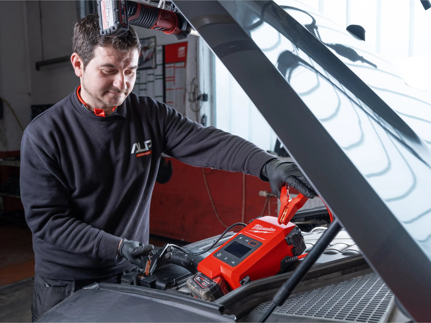 Arrancador para veículo M18 2.000A Milwaukee