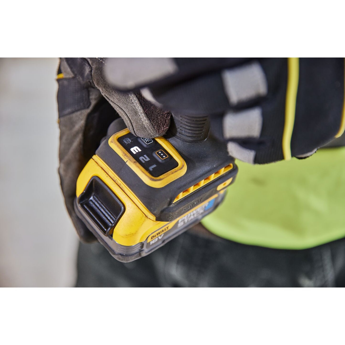 Aparafusadora de impacto XR 18 V 1/4" 282 Nm Dewalt DCF860NT
